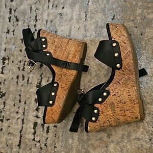 Kenneth Cole Reaction black strappy wedge heels